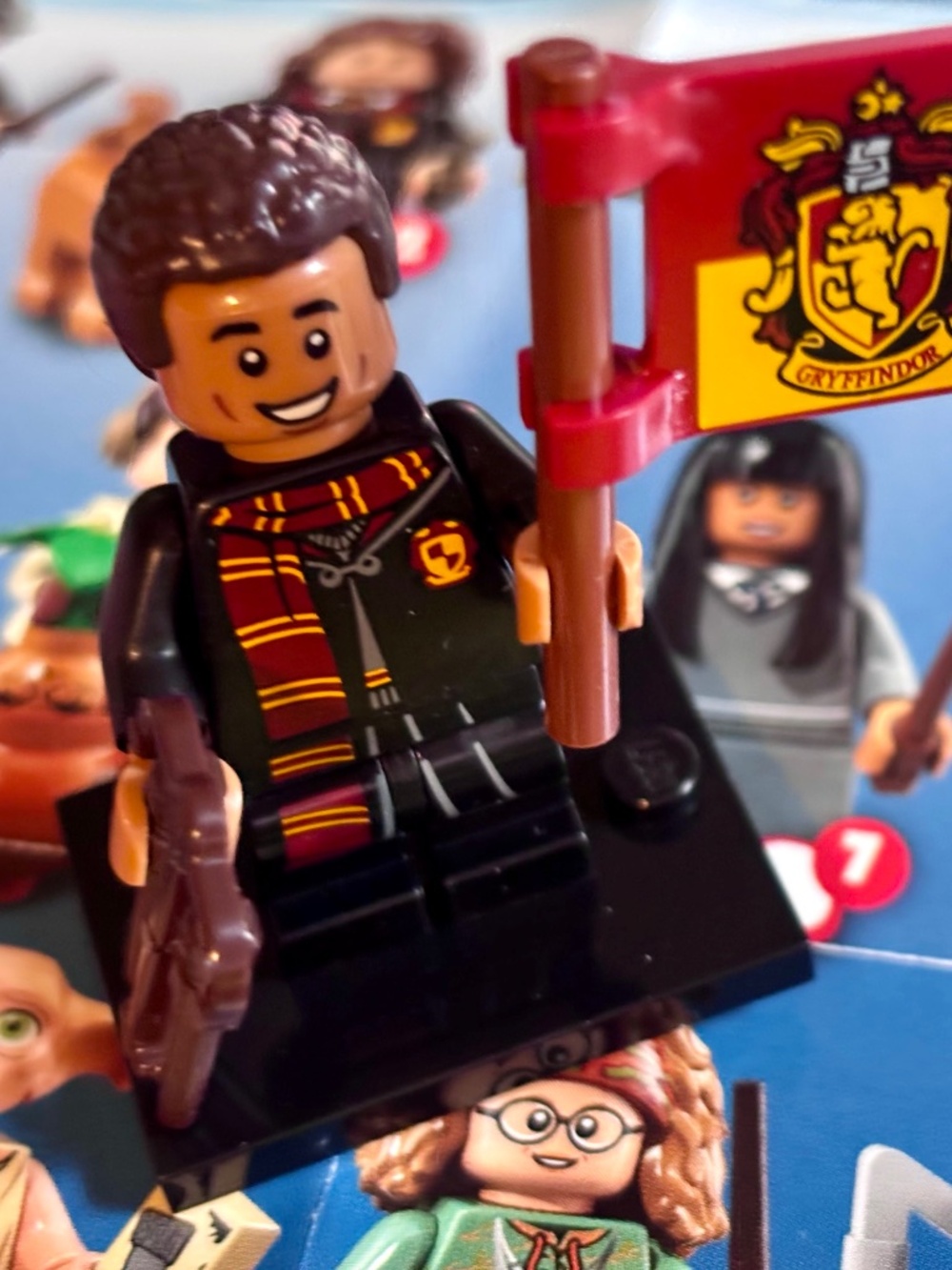 LEGO HARRY POTTER SERIES 1 "Dean Thomas" colhp08 with stand, pamphlet & accessor